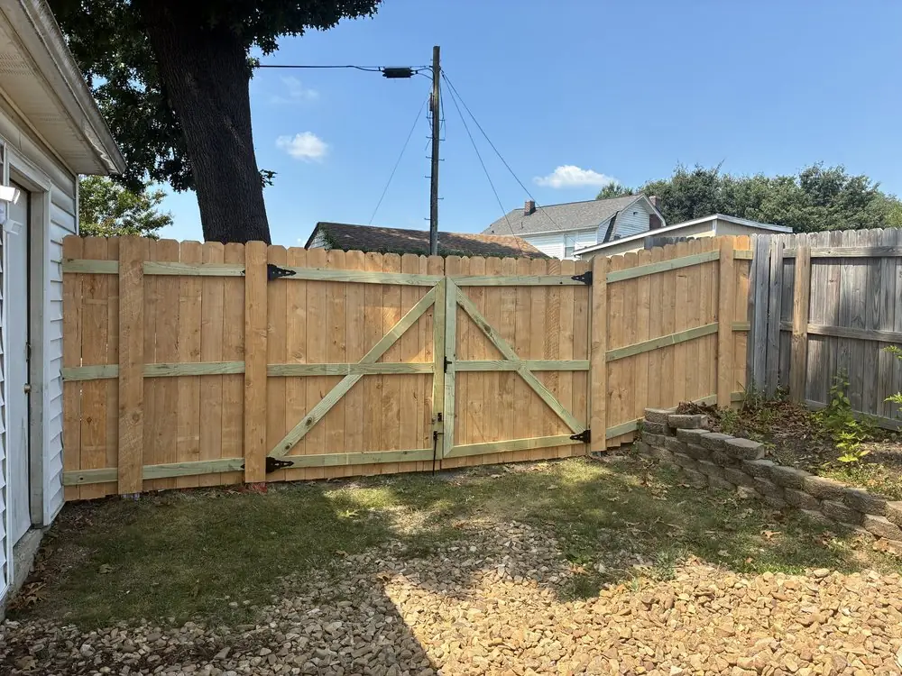 Cross-braced double wood privacy gate with anti-sag hardware